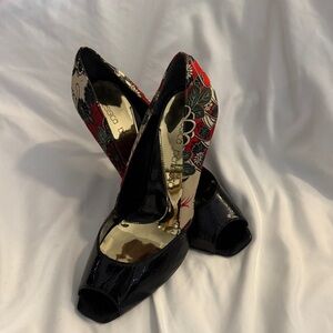 NWOT Jessica Bennett Jkiora Pleated Silk and Crinkle Patent Stiletto Peep-toes